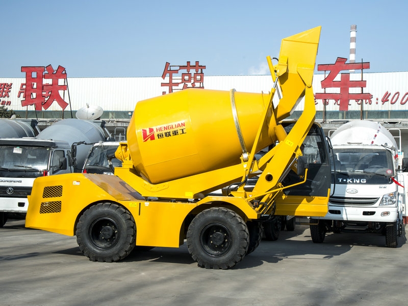 3立方自上料混凝土攪拌車(chē)